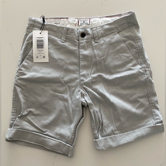 Jack & Jones Intelligence slim fit chino shorts in light gray Size: Small - Picture 3 of 5